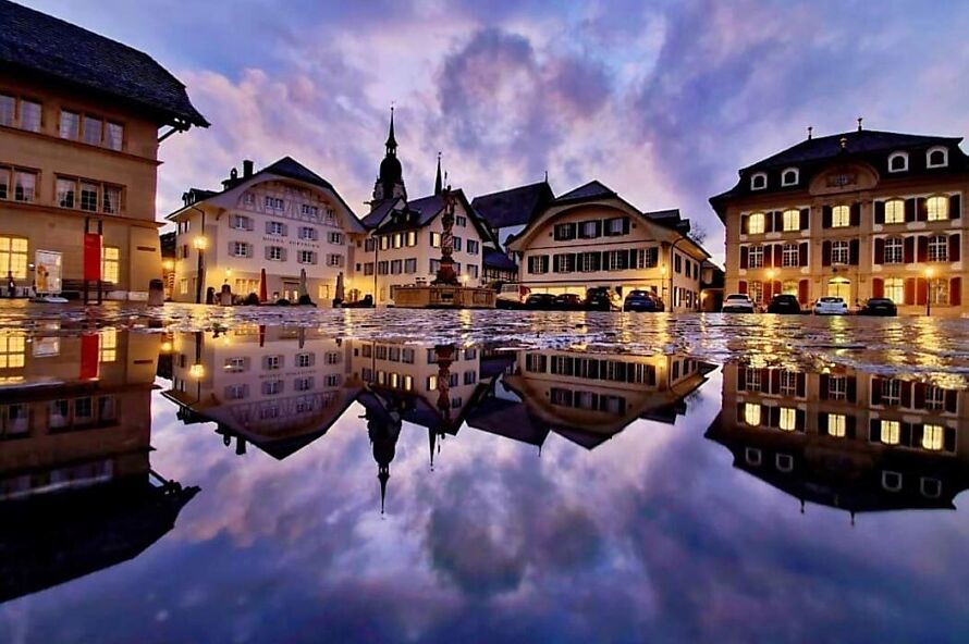 Abendstimmung auf dem Niklaus-Thut-Platz in der Zofinger Altstadt