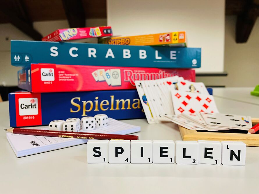 Neue und bekannte Spiele entdecken am Biblio-Kinder-Treff (Bild: zVg)