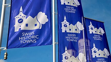 Swiss_Historic_Towns_Flaggen.jpg